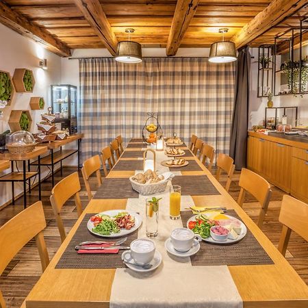 Hotel Lidovy Dum بزينيتس المظهر الخارجي الصورة